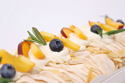 Рулет меренговый «Тропический»